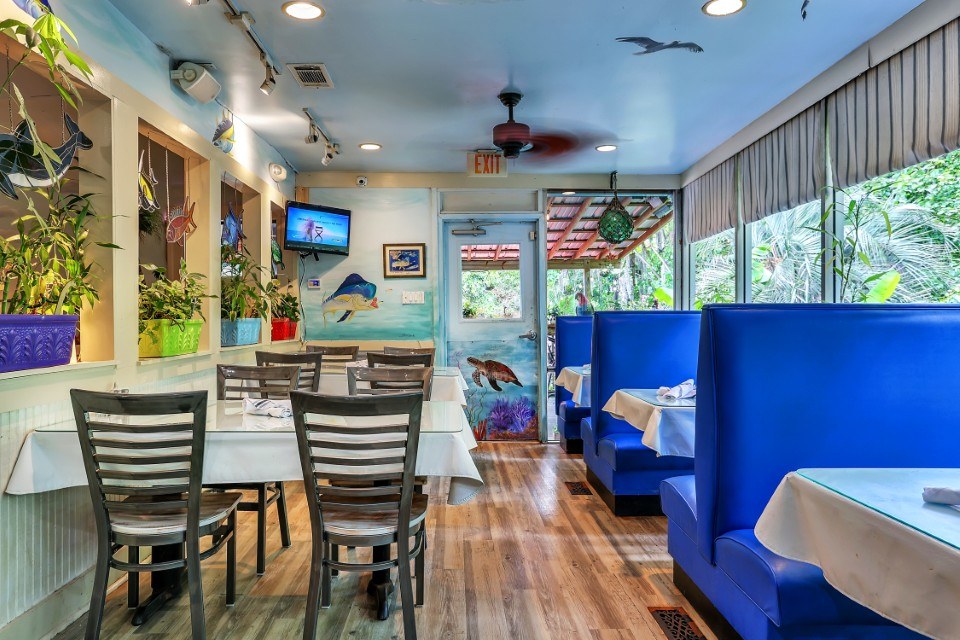 Driftaway Cafe dining